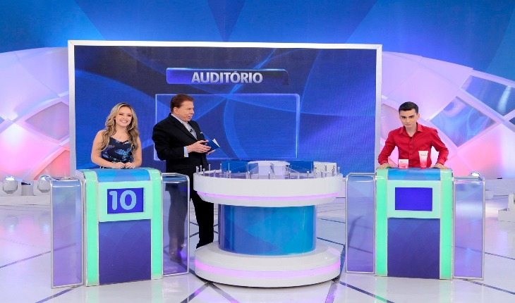 Larissa Manoela e Dudu Camargo no programa do Silvio Santos