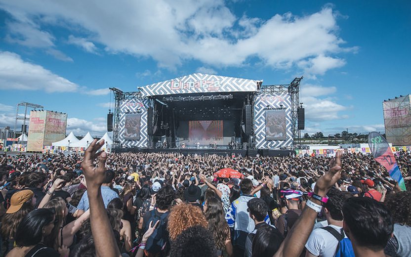 Palco do Lollapalooza e público