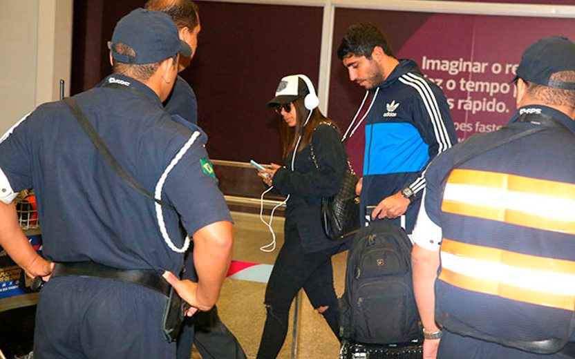 Anitta é clicada pela primeira vez ao lado do namorado Thiago Magalhães