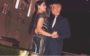 Evelyn e Diego juntos dançando