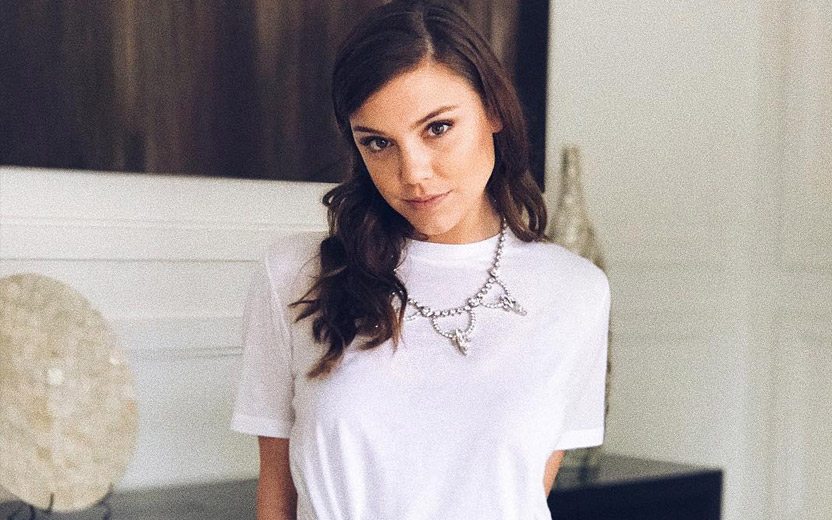 Alice Wegmann é criticada por look usado no casamento de Marina Ruy Barbosa