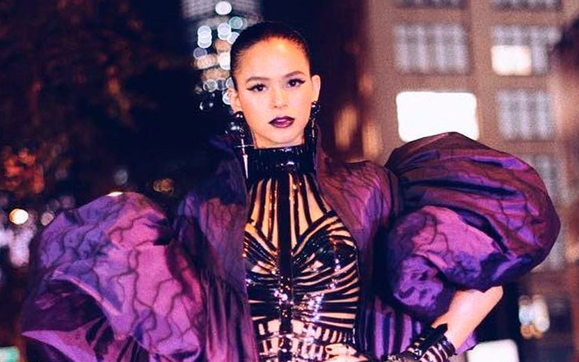 Bruna Marquezine está muito plena curtindo o Halloween em NY