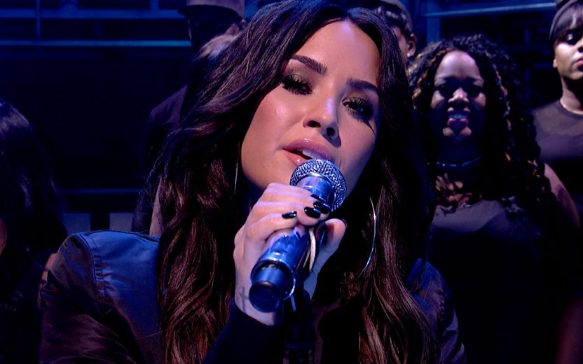 demi lovato cantando