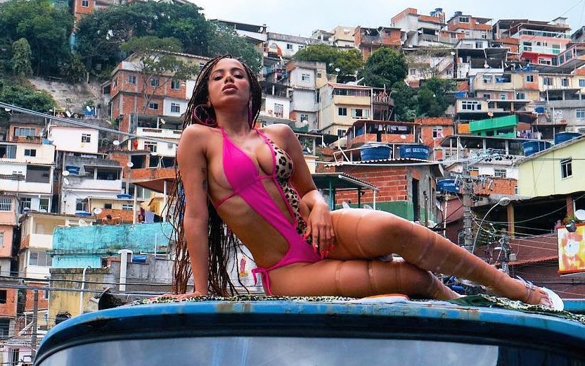 Anitta em Vai Malandra. remix de Vai Malandra