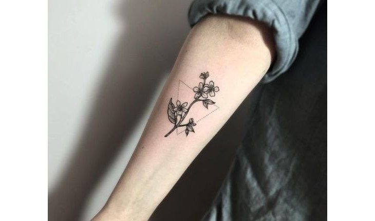 tatuagens de flores delicadas