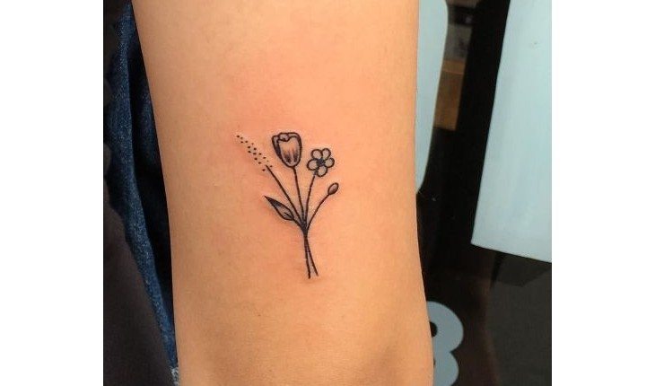 tatuagens de flores delicadas