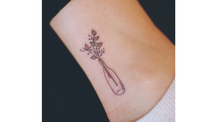 tatuagens de flores delicadas