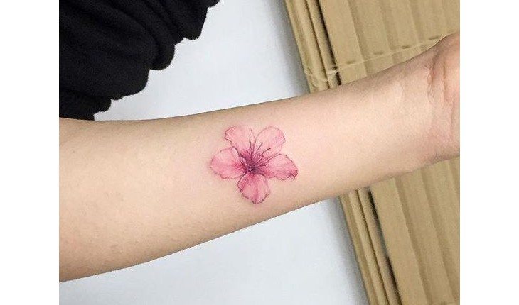 tatuagens de flores delicadas