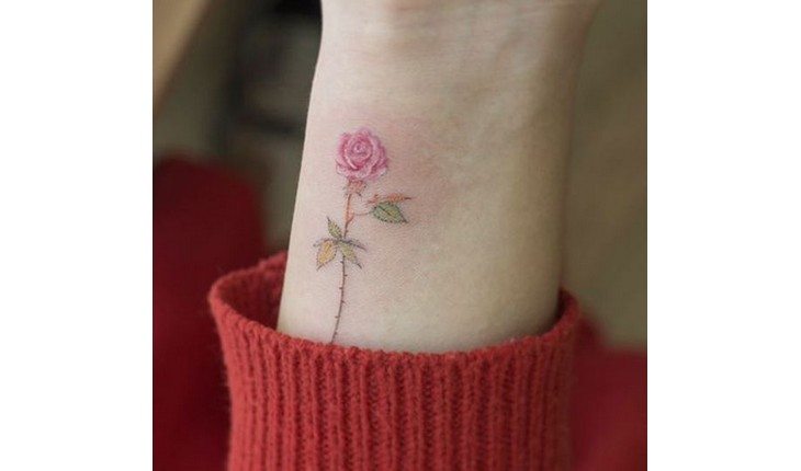 tatuagens de flores delicadas