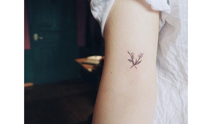 tatuagens de flores delicadas