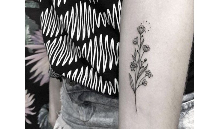 tatuagens de flores delicadas
