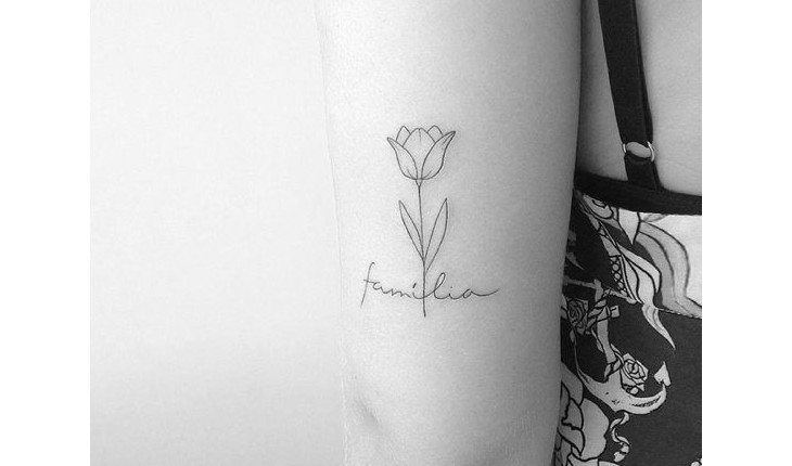 tatuagens de flores delicadas