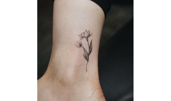 tatuagens de flores delicadas