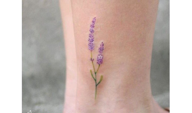 tatuagens de flores delicadas
