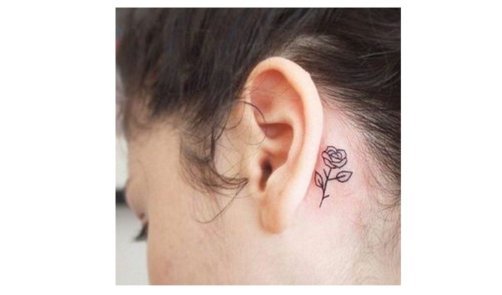 tatuagens de flores delicadas