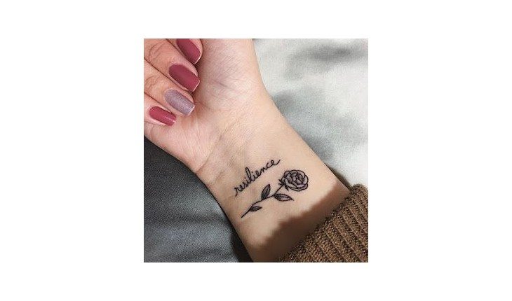 tatuagens de flores delicadas