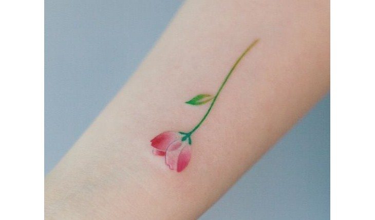 tatuagens de flores delicadas