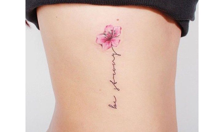 tatuagens de flores delicadas