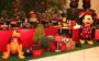 Mesa de bolo toda decorada em vermelho e preto e com bonecos da Disney