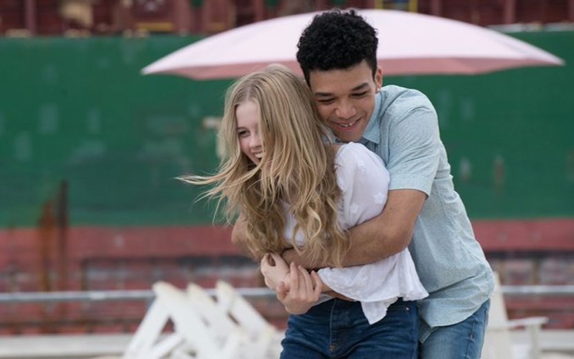 Filme Todo Dia, casal se abraçando
