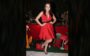 Larissa Manoela usando vestido vermelho