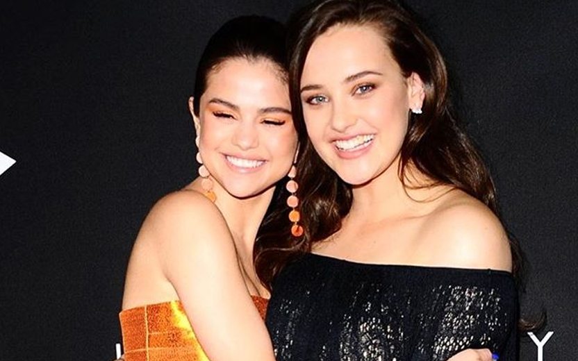 Selena Gomez e atriz que interpreta Hannah em 13 Reasons Why