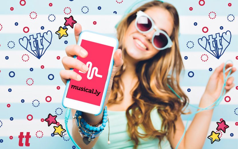 Menina com o celular na mão para se dar bem no musical.ly