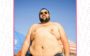 O youtuber Bernardo aproveitando o sol do verão