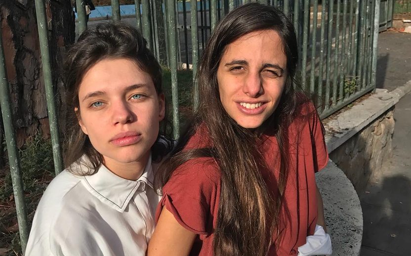 Bruna Linzmeyer e namorada