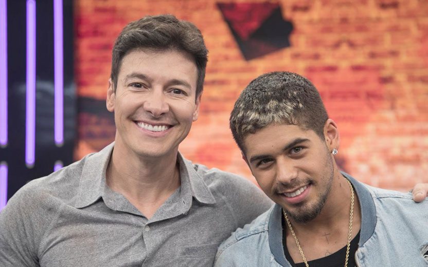 Zé Felipe se transforma em gari para programa Hora do Faro