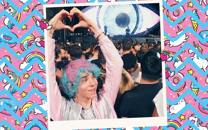 Erick Mafra no show mostrando seu amor pela Katy Perry