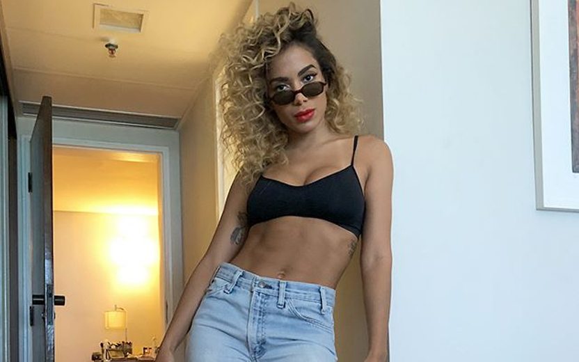 Anitta está cacheada