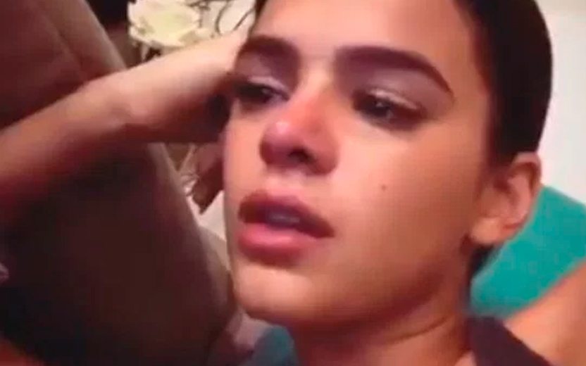 Gente como a gente: Bruna Marquezine chora muito assistindo série emocionante