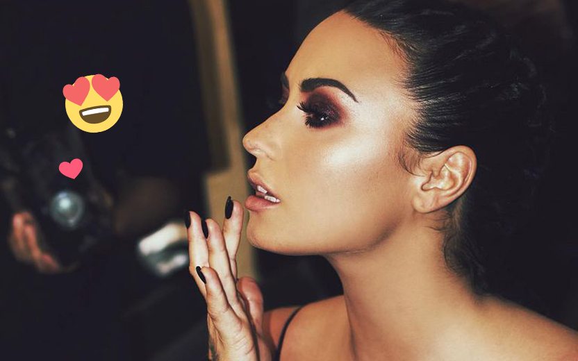 cílios de Demi Lovato