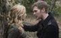 Caroline e Klaus se olhando