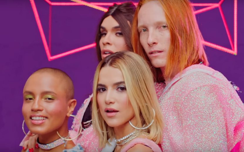 Manu Gavassi lança clipe todo na vibe anos 2000: vem ver 'Me Beija'