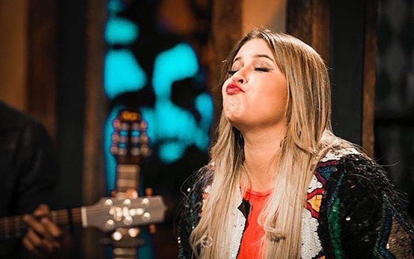 Marília Mendonça chora ao se despedir das férias