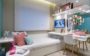 quarto organizado com cama arrumada