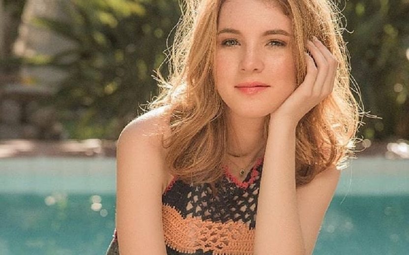 Atriz Jeniffer Oliveira que interpreta Flora em Malhação - Vidas Brasileiras