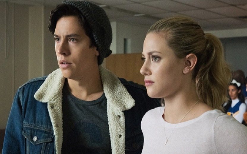 Cole Sprouse e Lili Reinhart são o casal