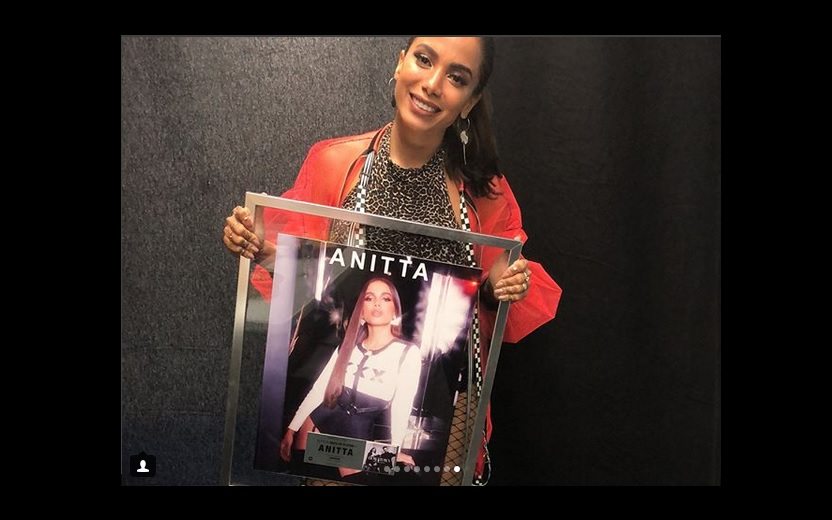 Anitta se apresentou na Espanha e ganhou disco de platina