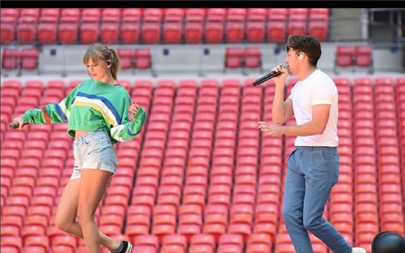 Taylor Swift e Niall Horan cantam juntos