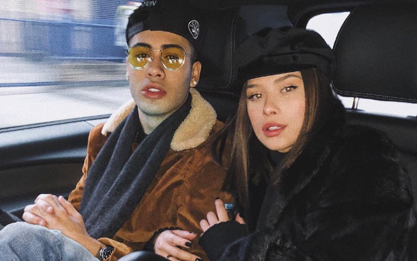 Flavia Pavanelli beija Kevinho