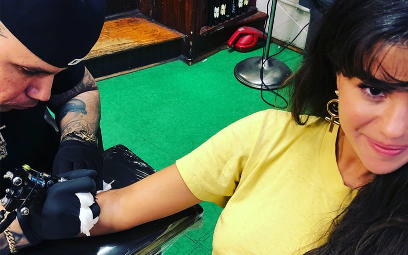 Tatuagens de Selena Gomez: veja as novas tattoos da cantora