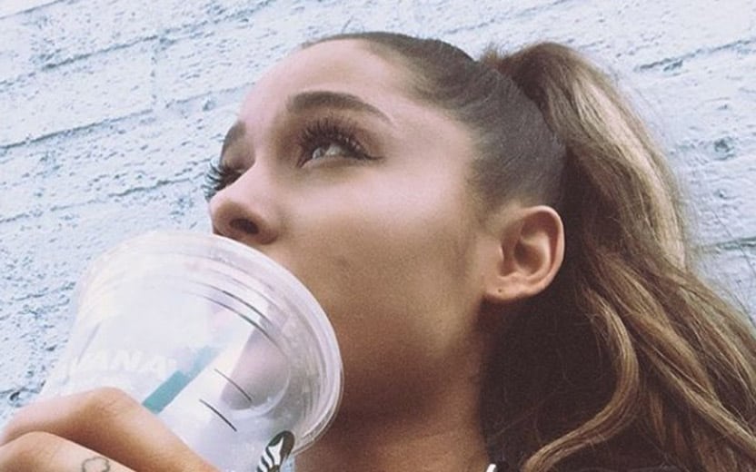 ariana grande não está bem