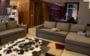 Sala com sofá cinza