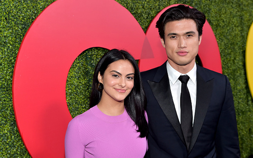 Camila Mendes e Charles Melton