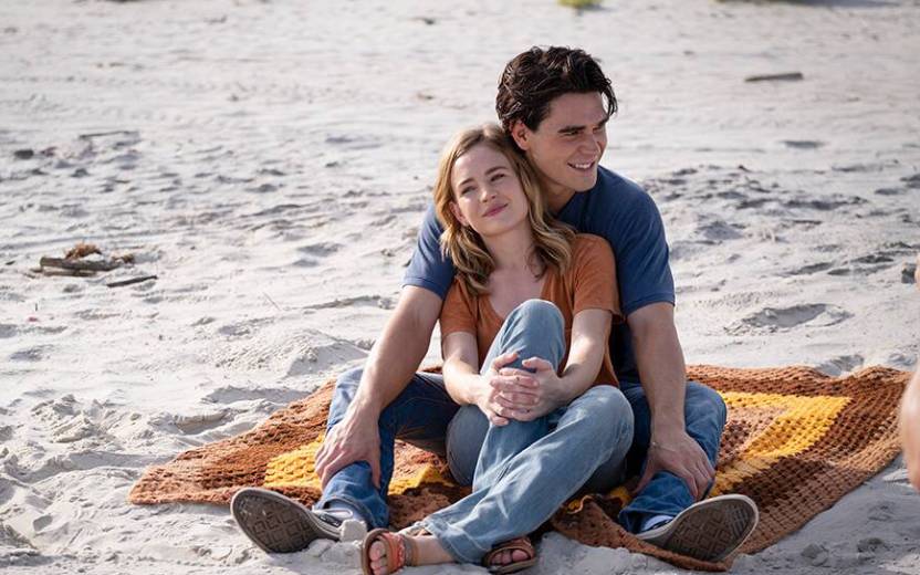 KJ Apa e Britt Robertson