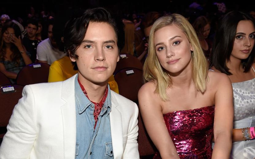 relacionamento de Cole Sprouse