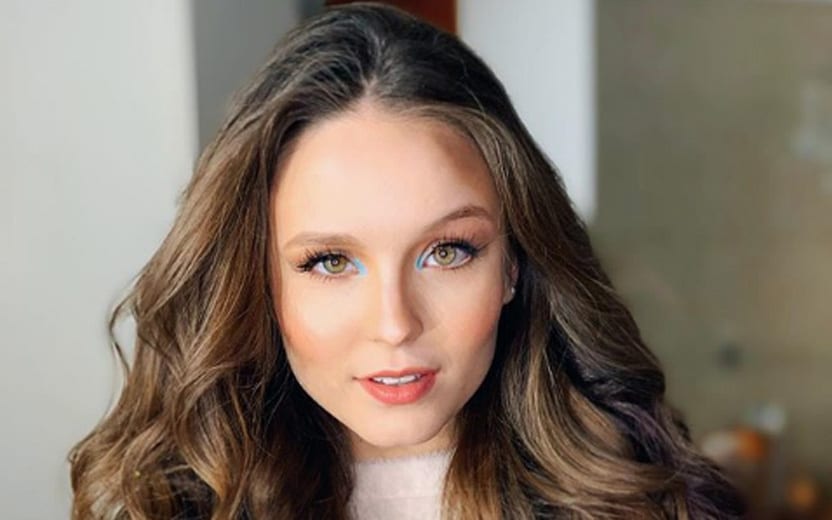 Larissa Manoela usa fralda